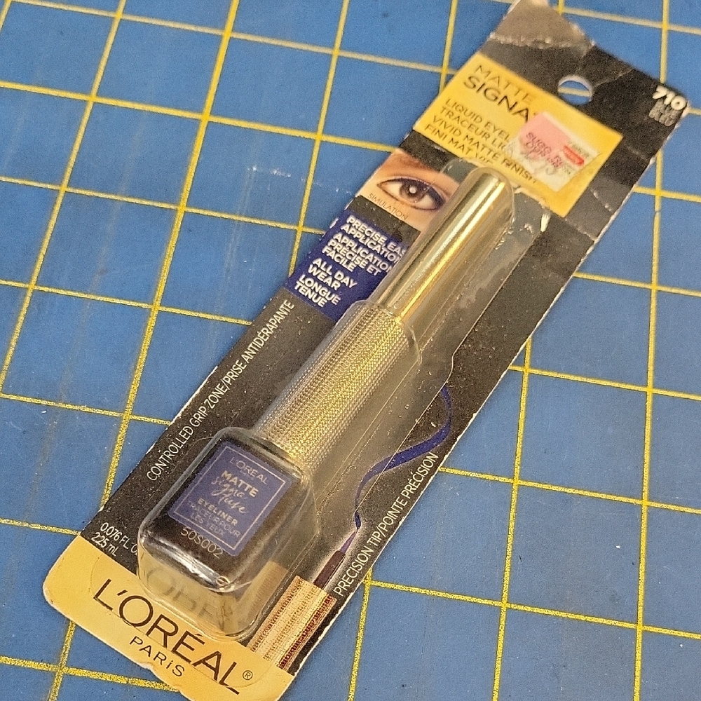 L'Oreal Matte Signature Liquid Eyeliner 710 Blue New Sealed Package 2.25ml